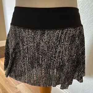 BNWT lululemon Quick Pace Skirt. Size 6.